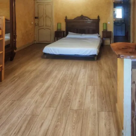 Les Hotes De Guest house *